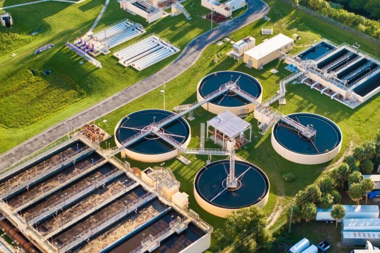 Why do business water prices differ depending on location?